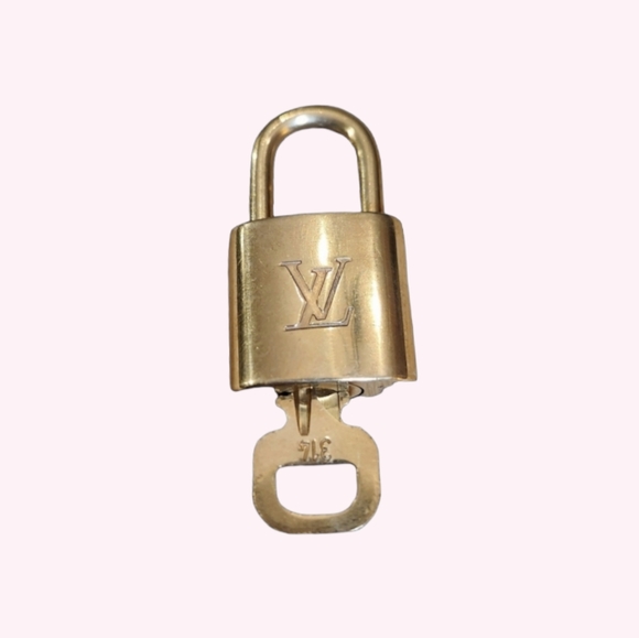 #314 AUTHENTIC LOUIS VUITTON Lock and key set gold tone brass - Picture 2 of 3